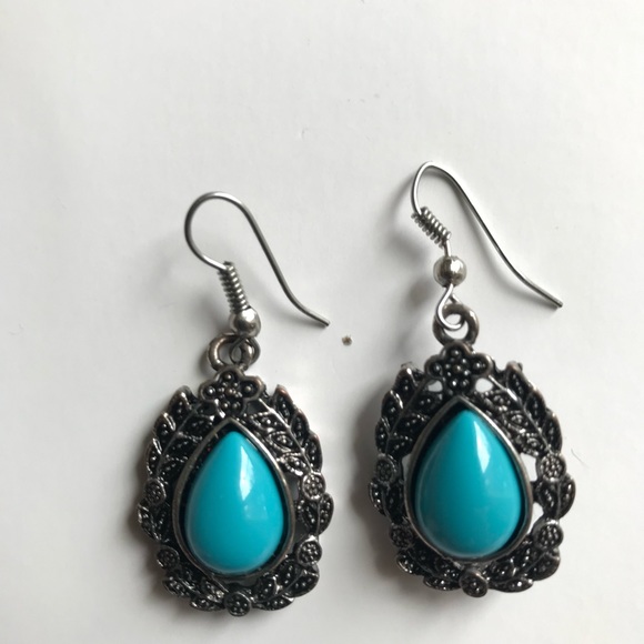 Beautiful sterling silver earrings with turquoise stone. - Picture 2 of 3